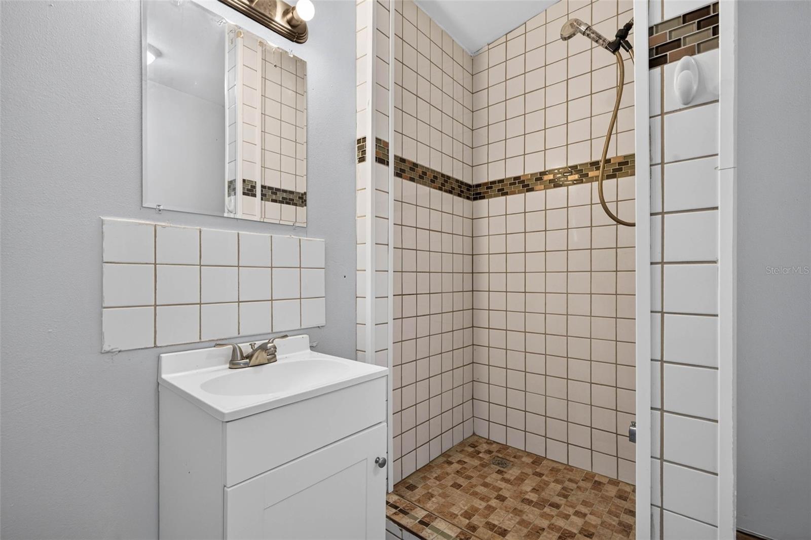 Bath 2/Laundry Room