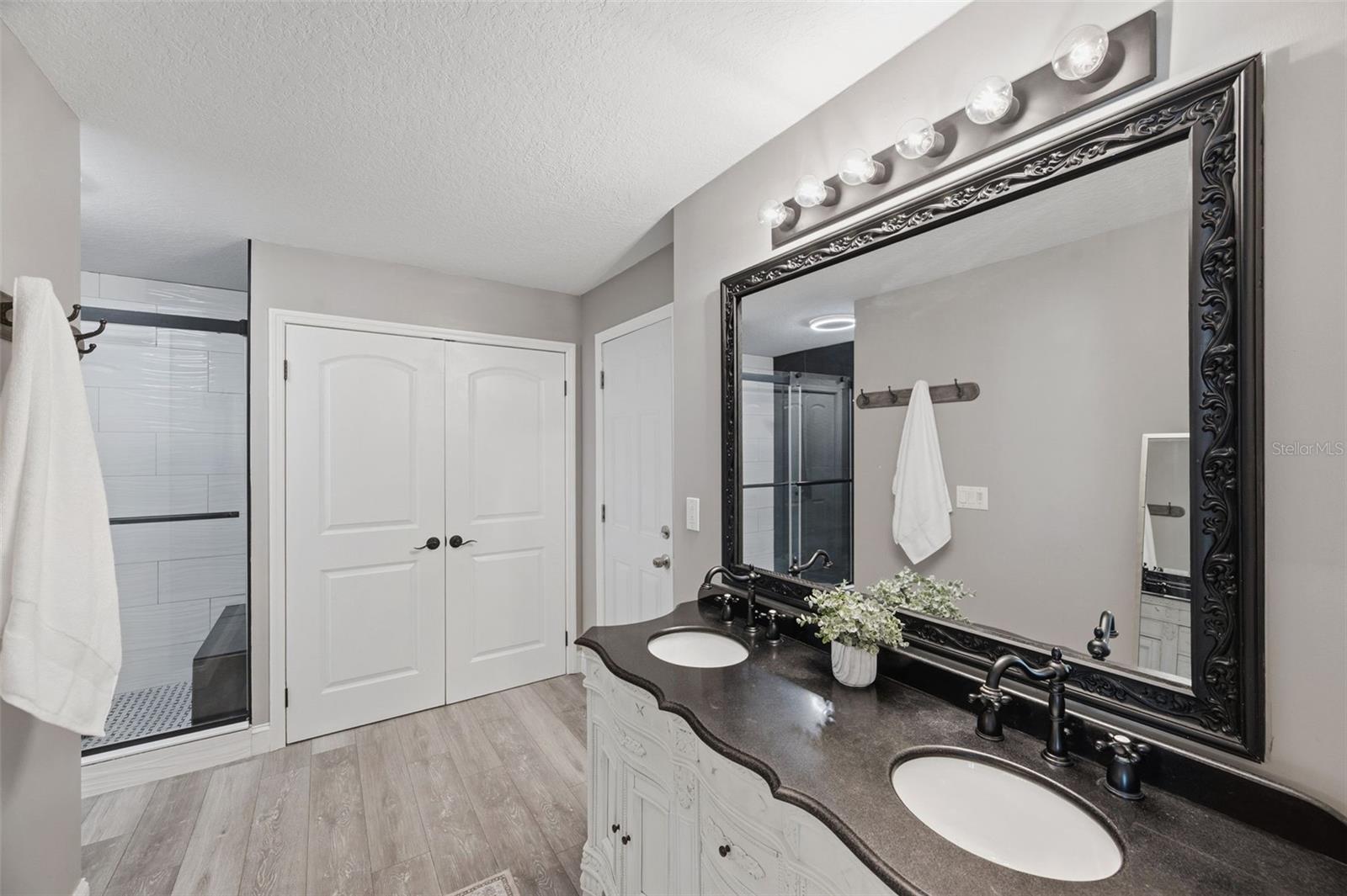 Primary Ensuite - Laundry closet