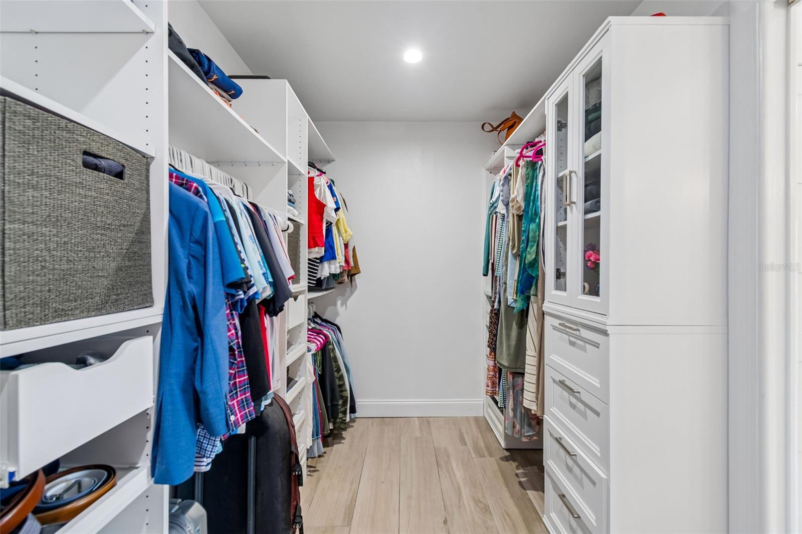 TB8523349