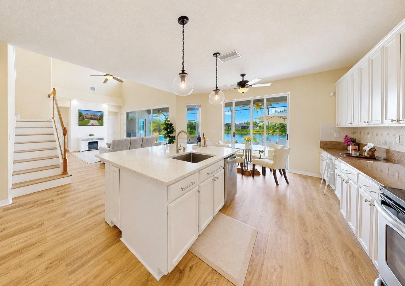 Living room-Kitchen combo
