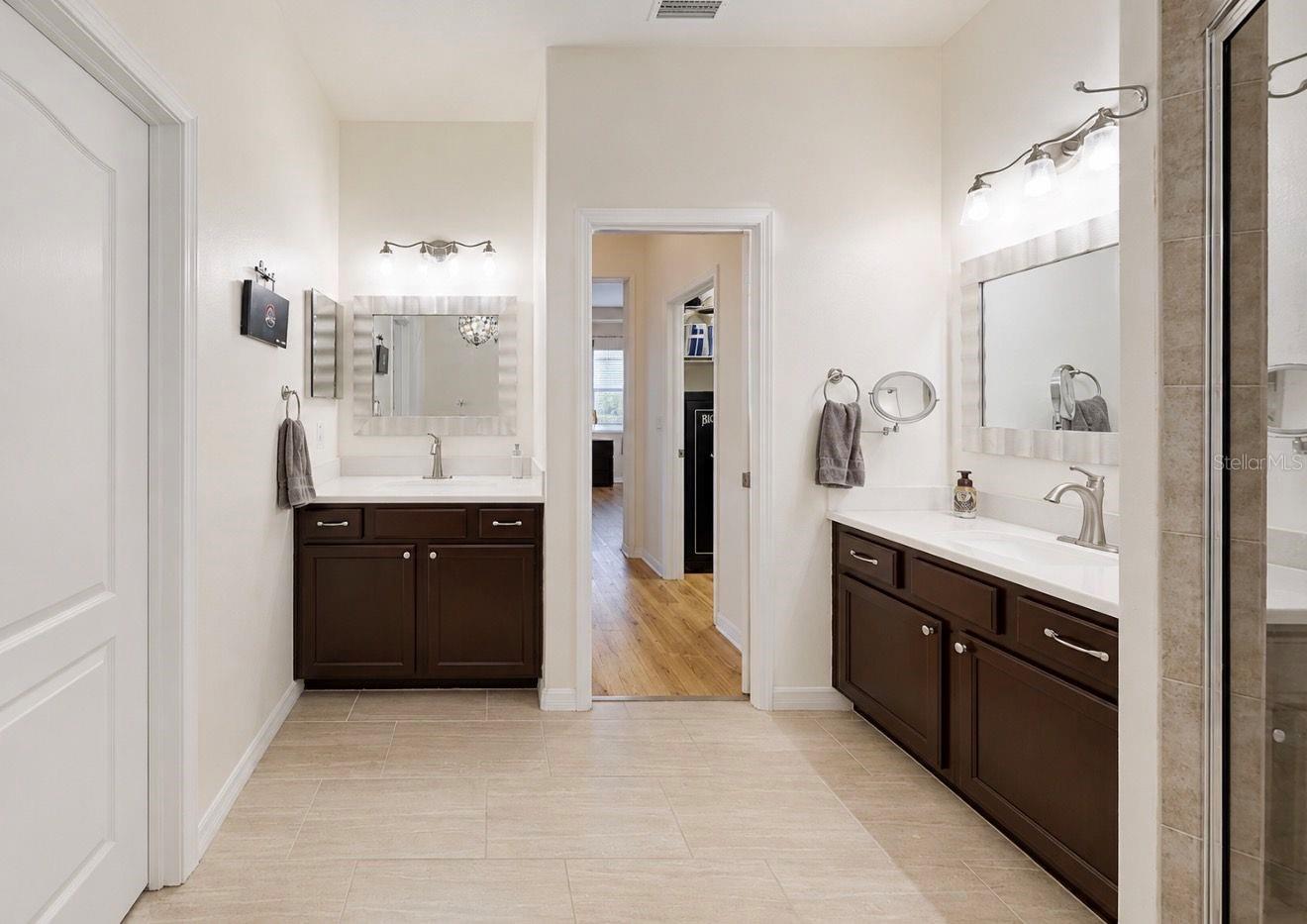 Dual Sinks owners suite