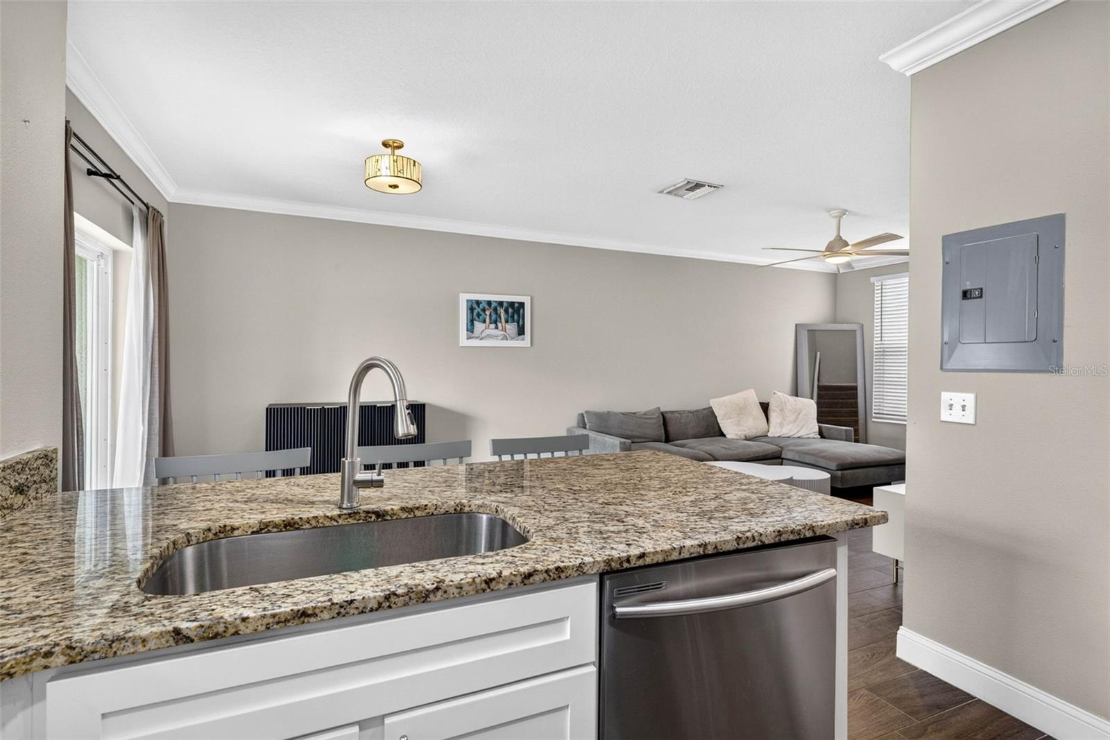 Open view to the living room.