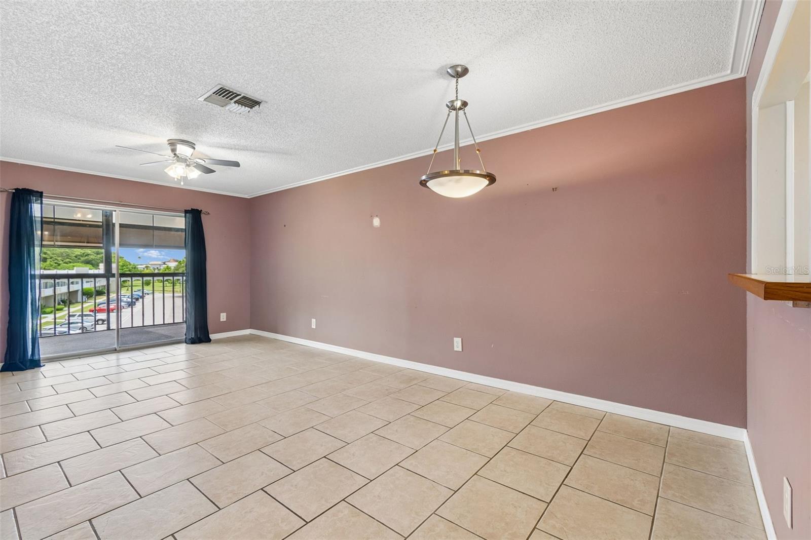Living room/dining room - view to toward the Florida Room.