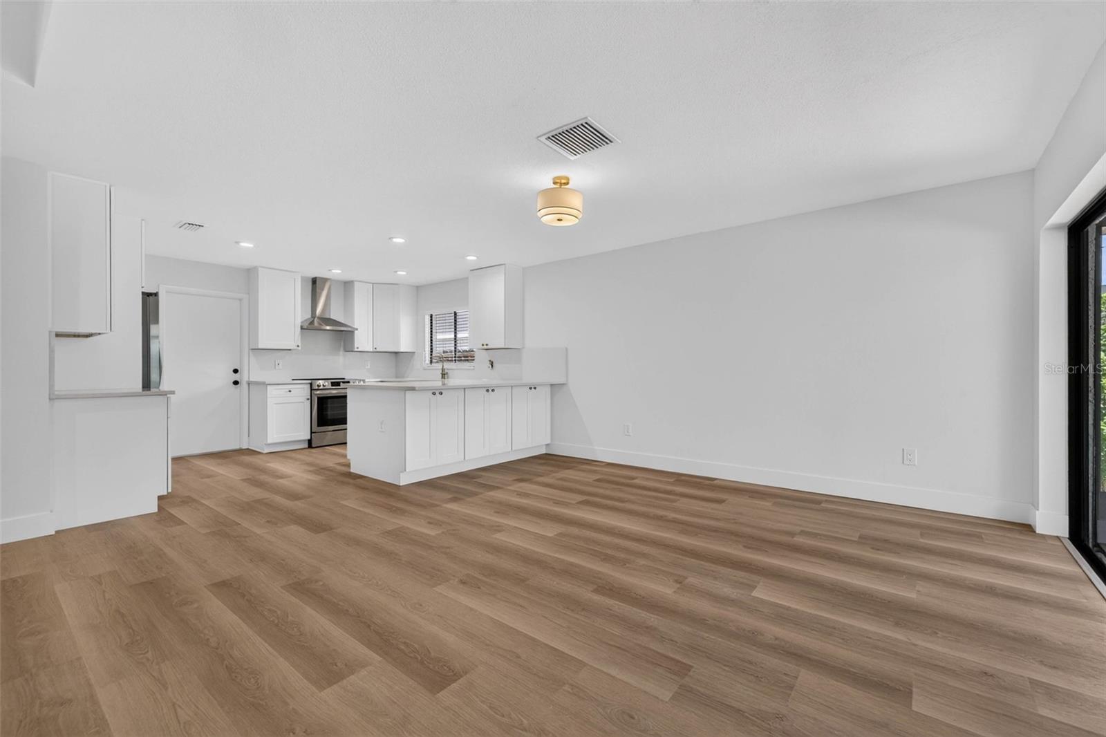 Dining/Kitchen