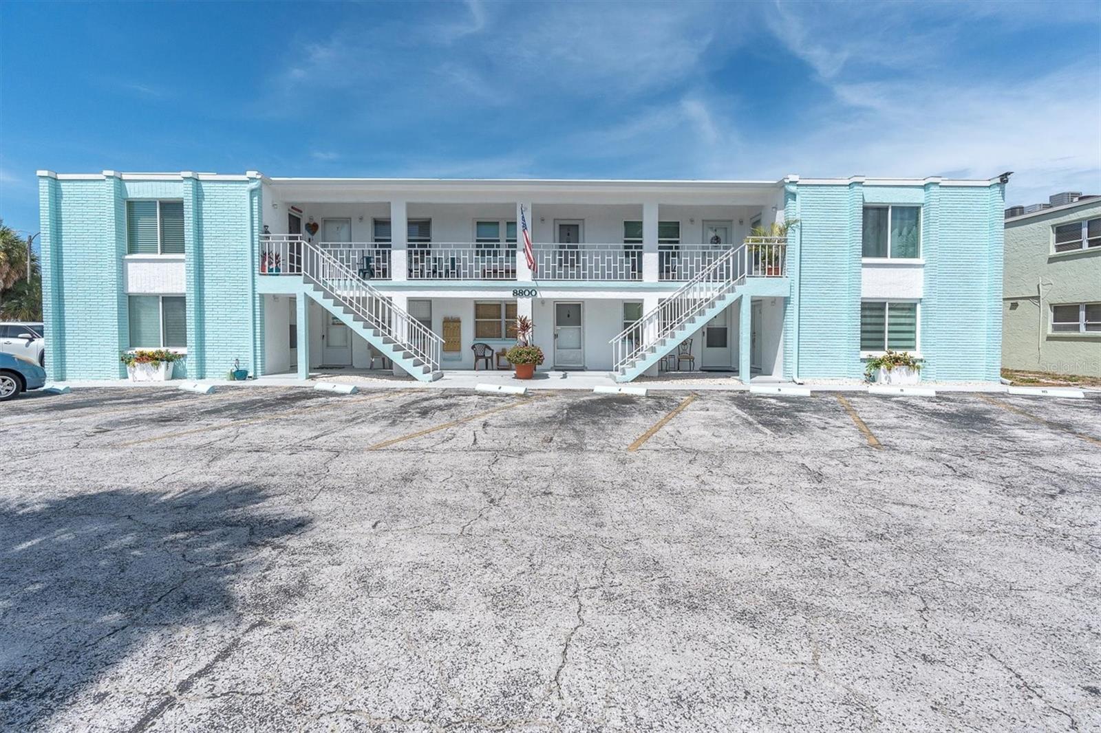 Great location - 30 day minimum - pets allowed