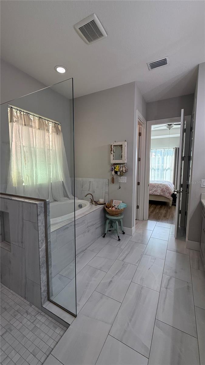 En Suite Bath