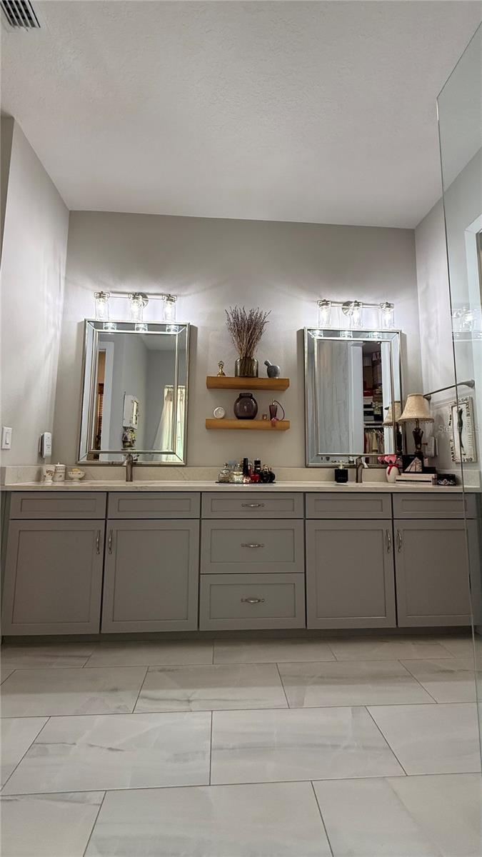 En Suite Vanity
