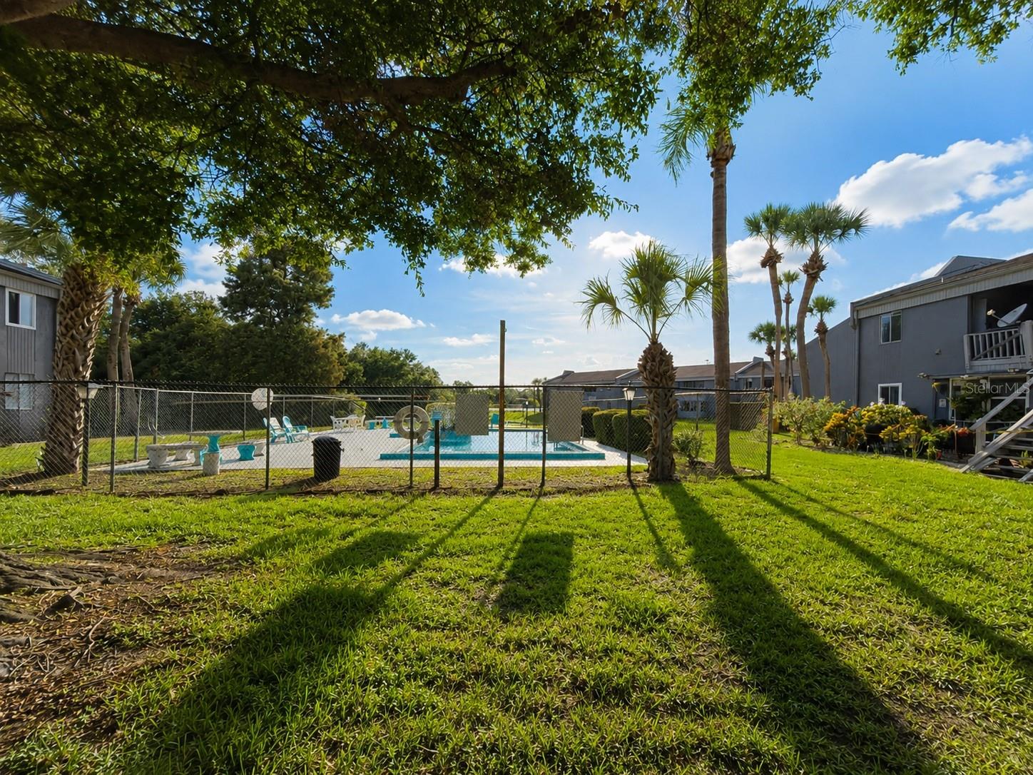 Exterior view to the back pool