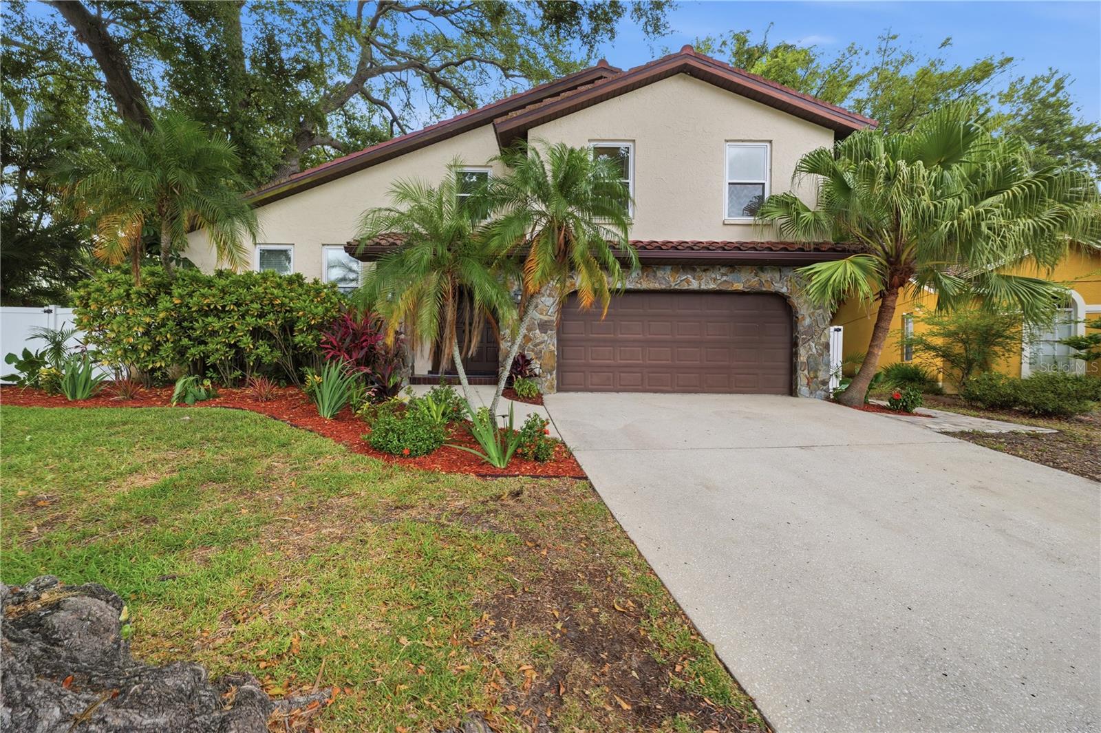 large driveway with plenty of room for parking