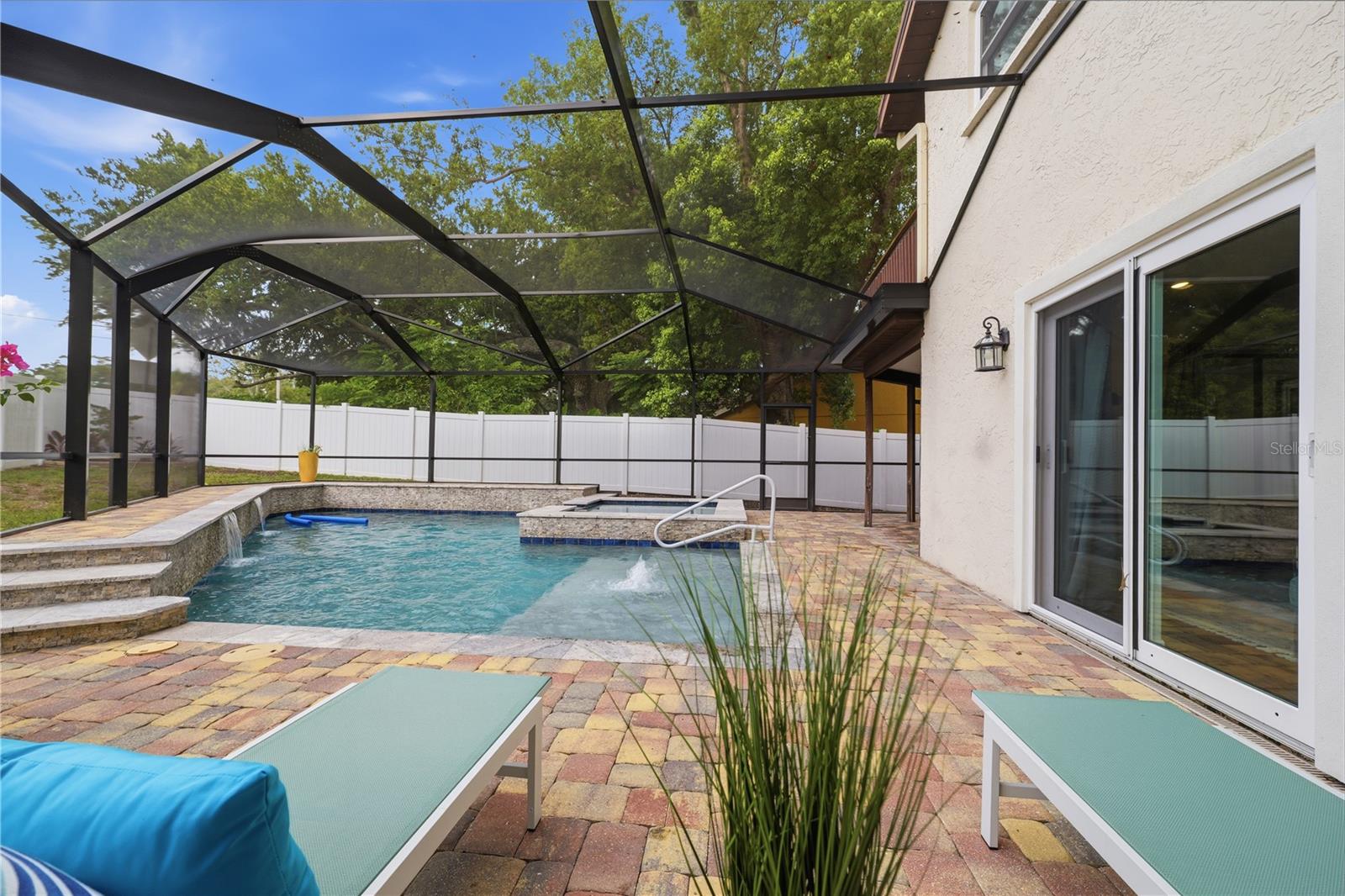 Gorgeous pool and built in spa for entertaining