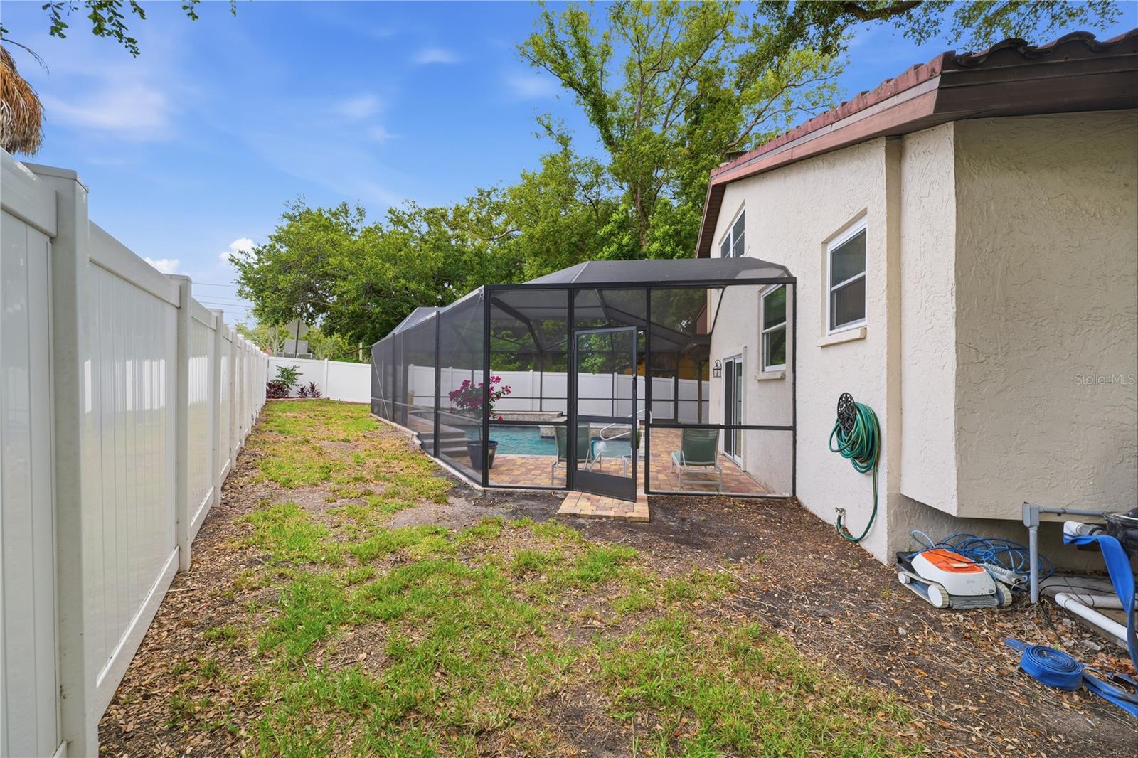 Fully fenced property