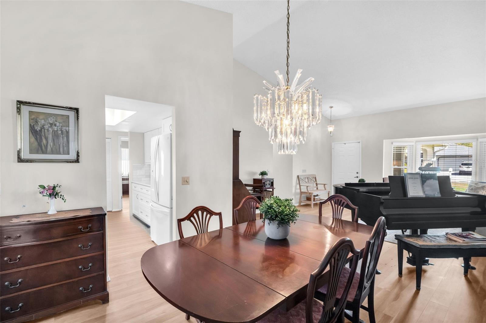 Open to the kitchen for easy living~