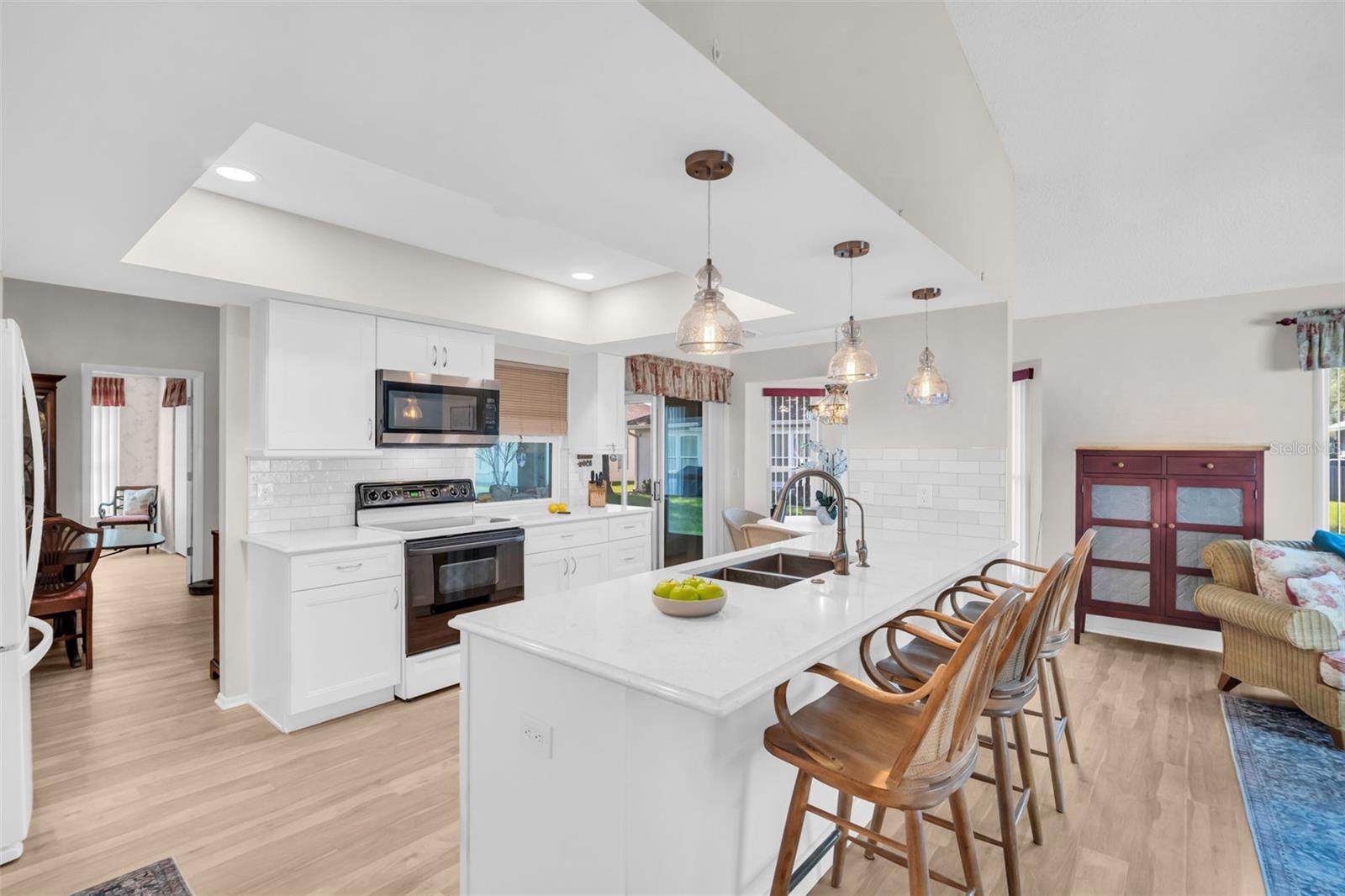 Stunning kitchen renovation & newly opened to the living room~