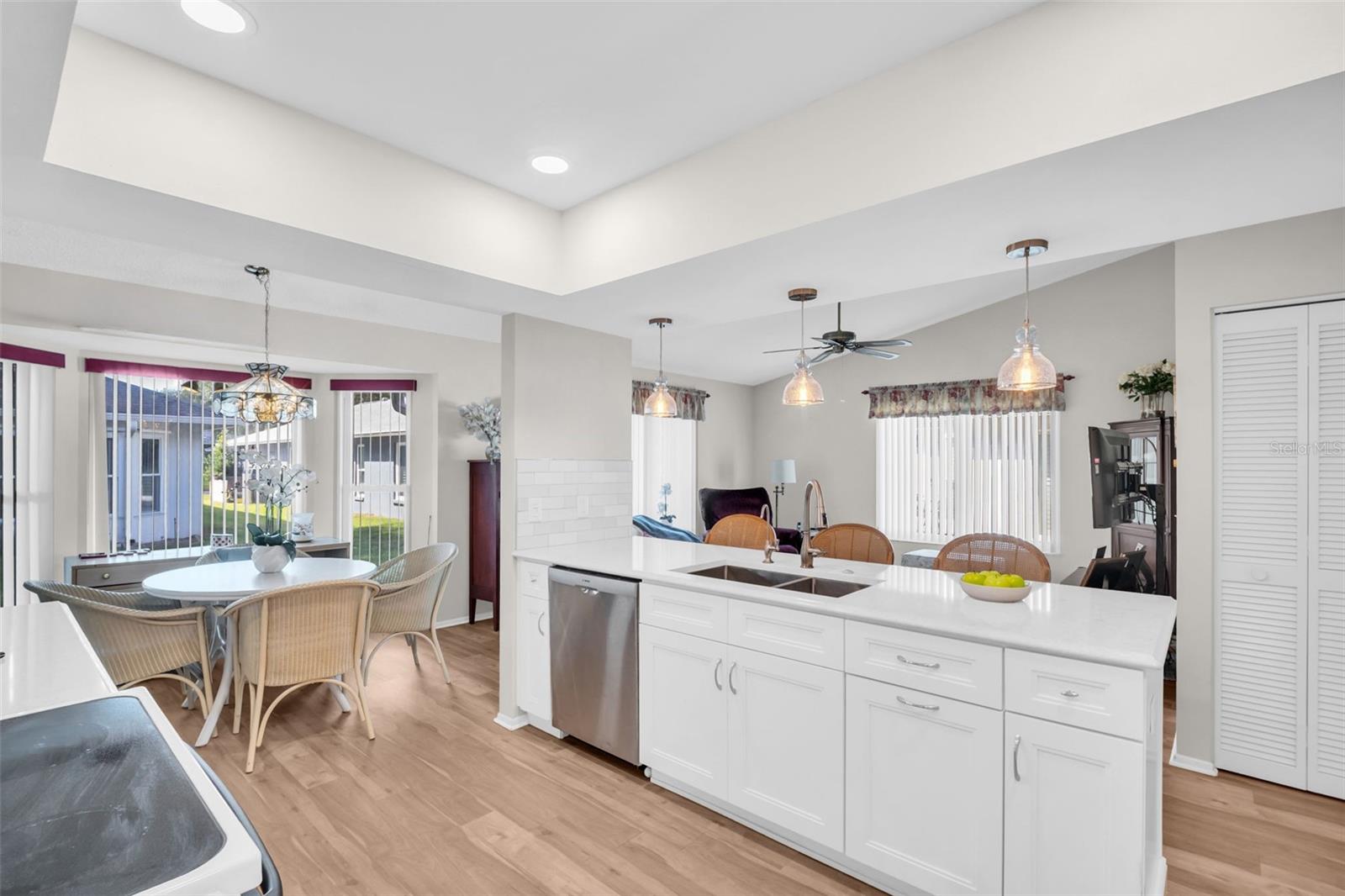 Granite countertops & soft-close cabinets~
