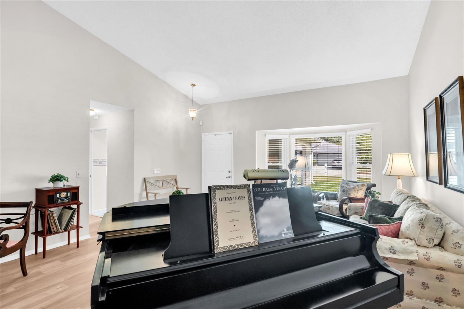 Abundant natural light flows through the beautiful bay window~