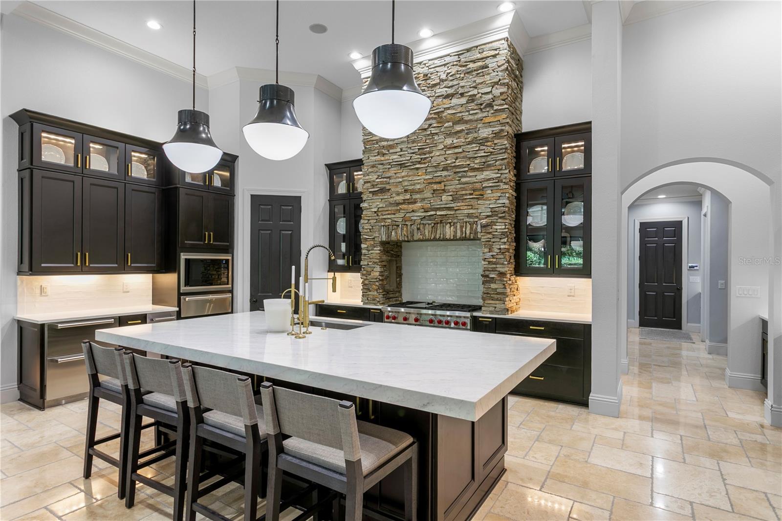 Expansive center island for entertaining.