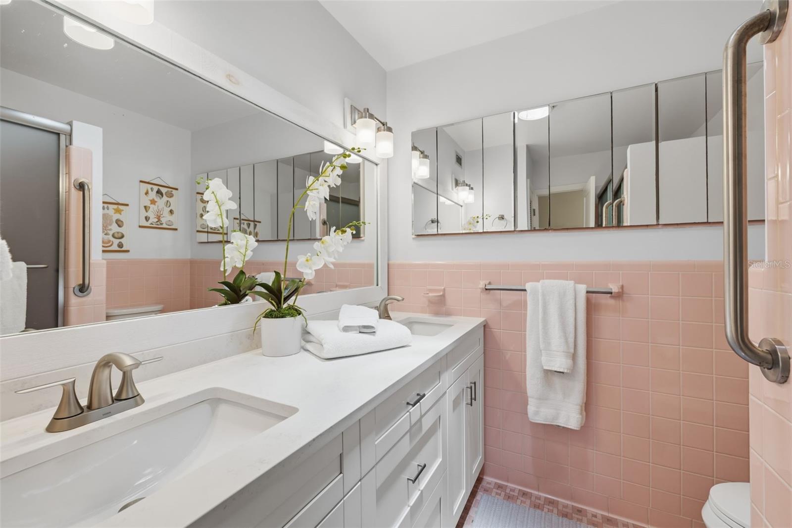 Main Bath in retro style
