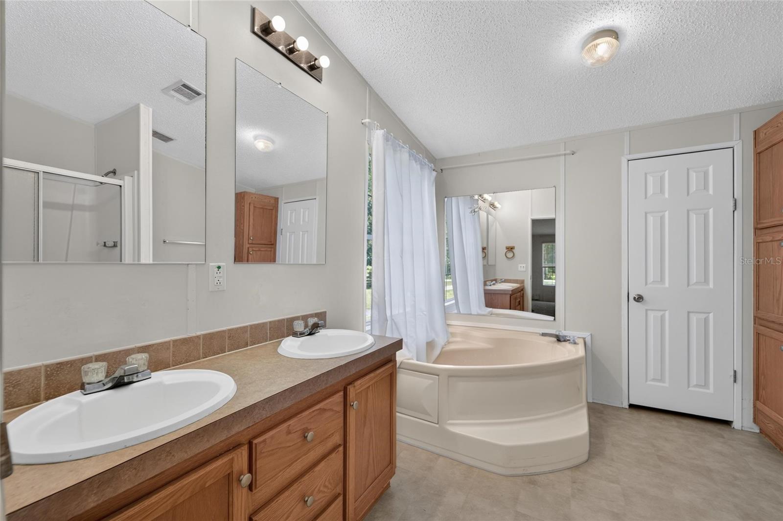 Primary En Suite Bath