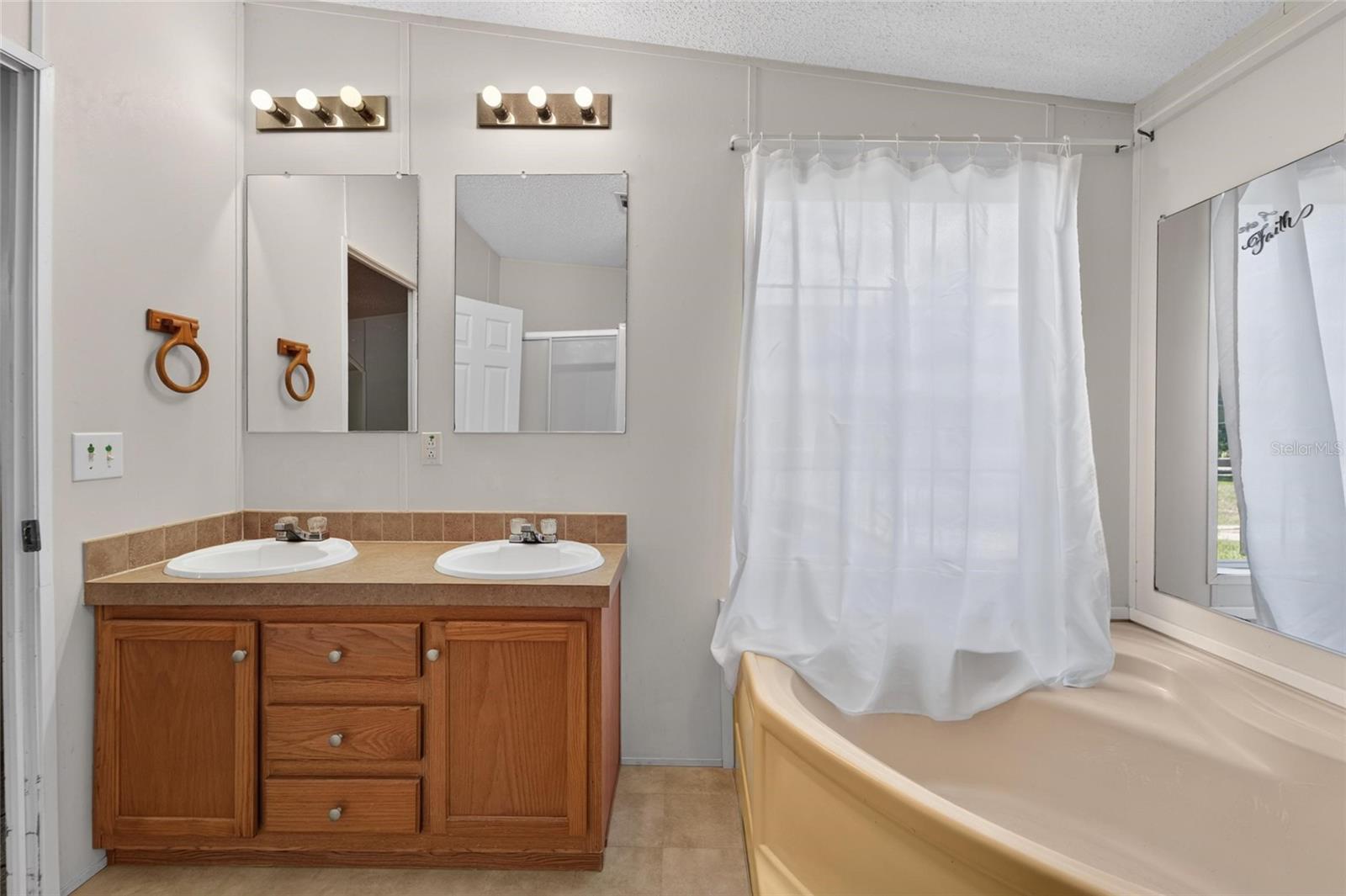 Primary En Suite Bath