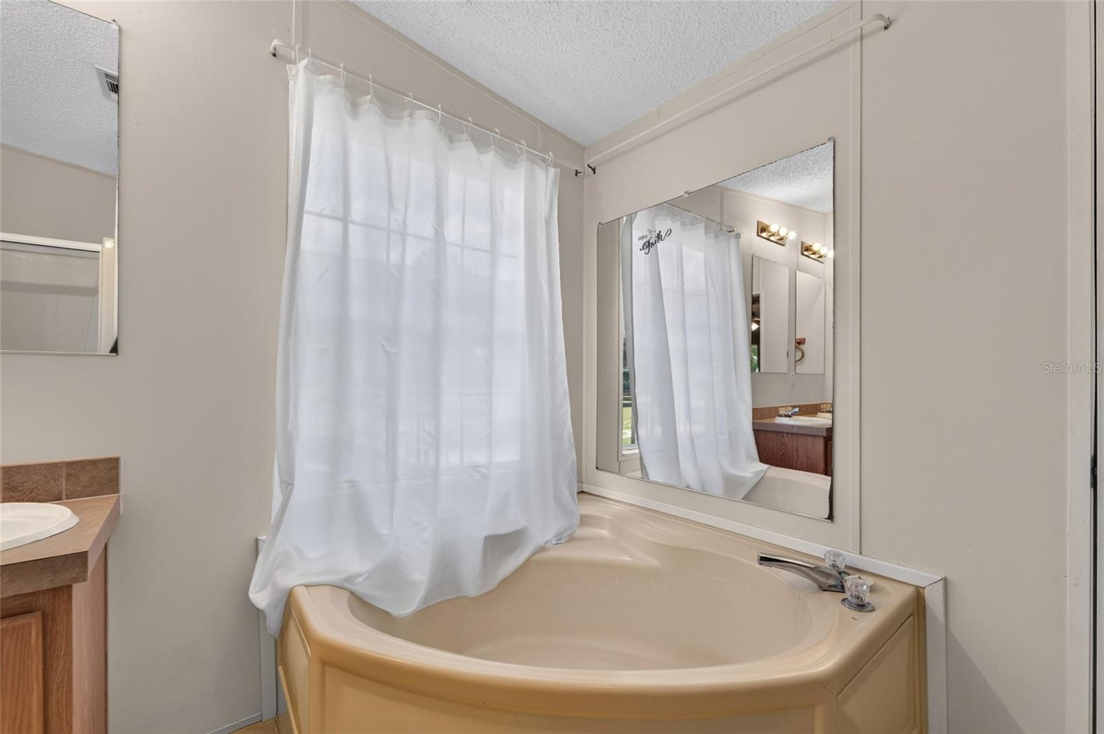 Primary En Suite Bath