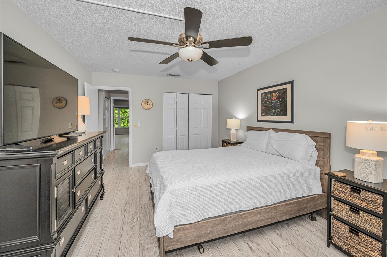TB8523675