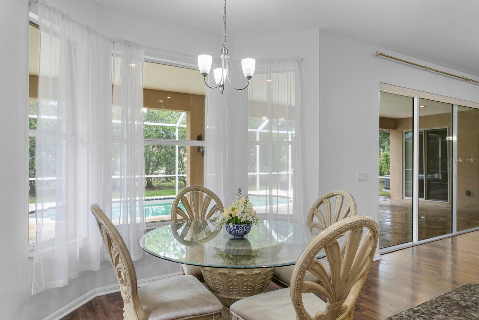 Kitchen eat-in nook