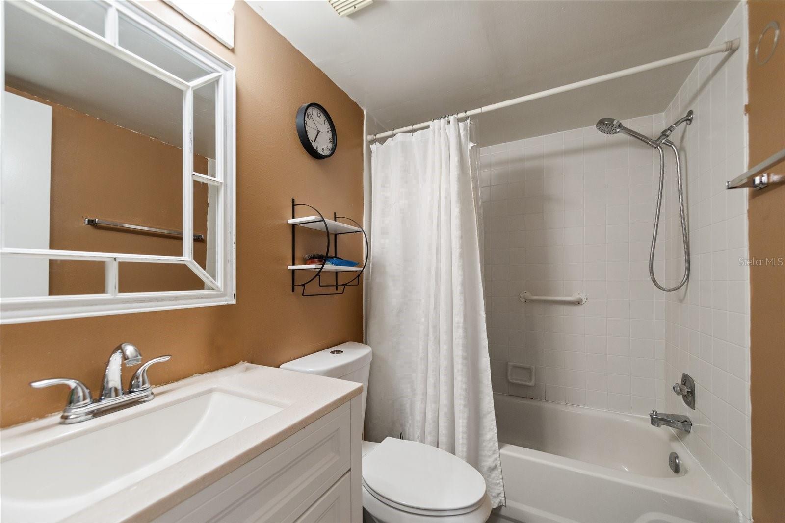 BATHROOM 2