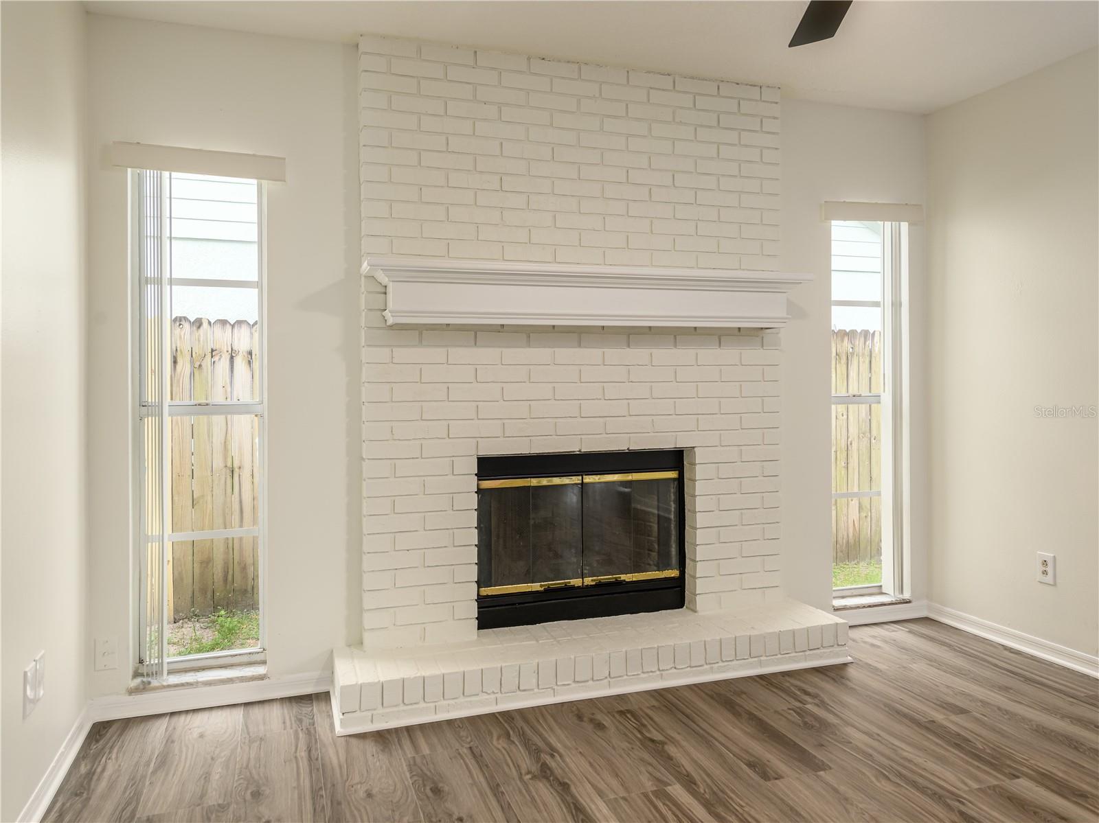 TB8523718