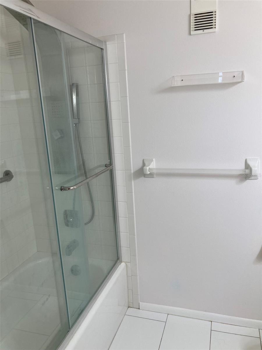 Tub shower combo in hall bath