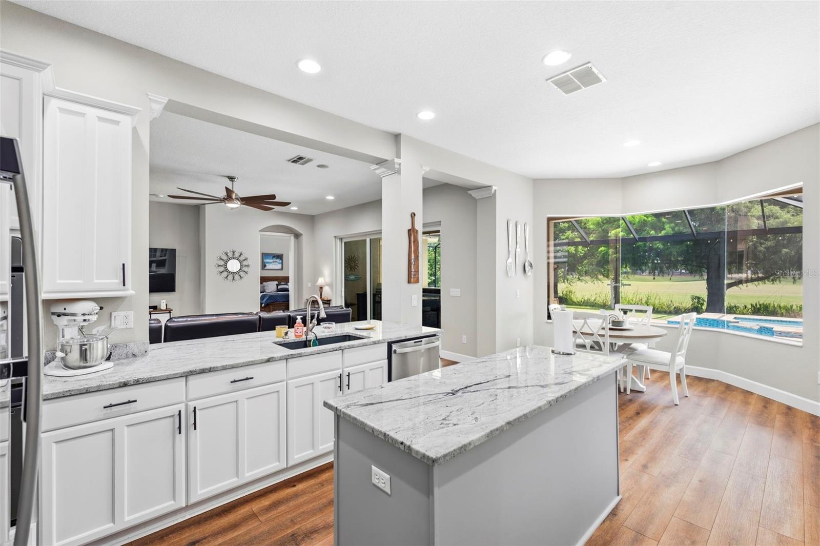 TB8523757