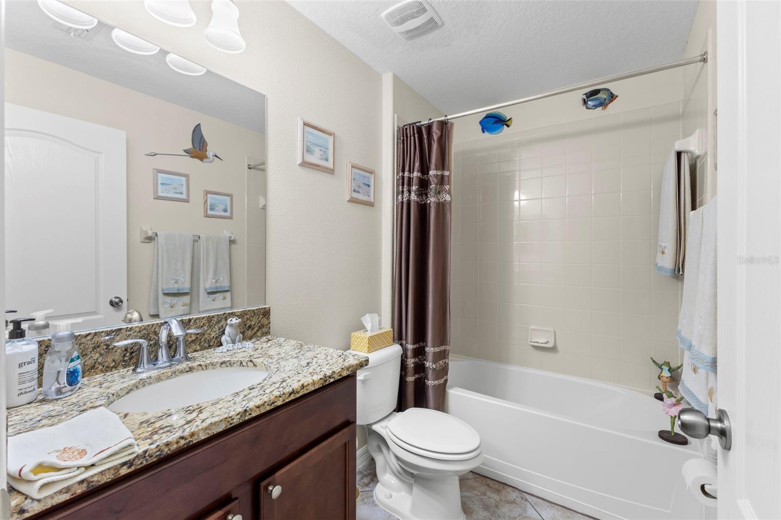 Second full bath with tub/shower combination