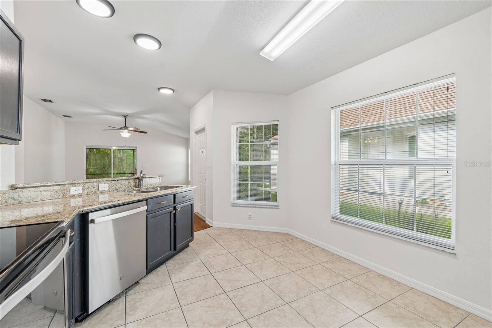 Open kitchen| lots of natural light