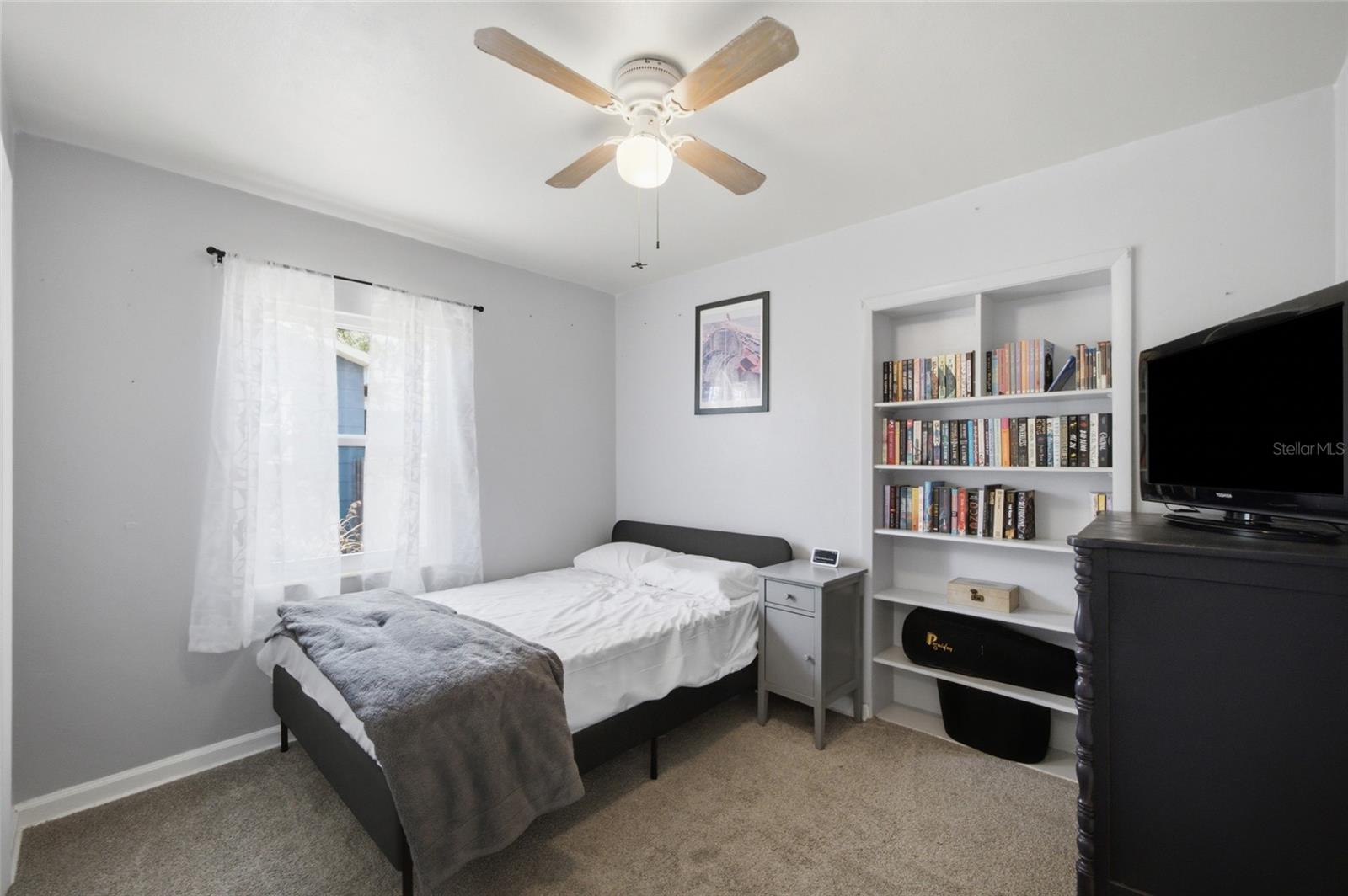 2nd bedroom