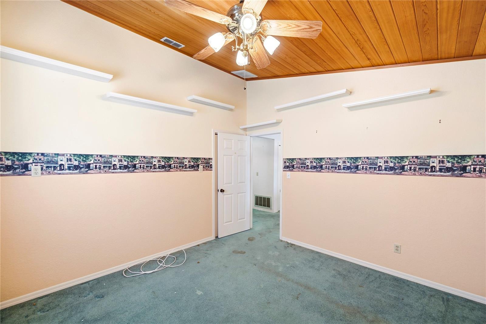 TB8523832