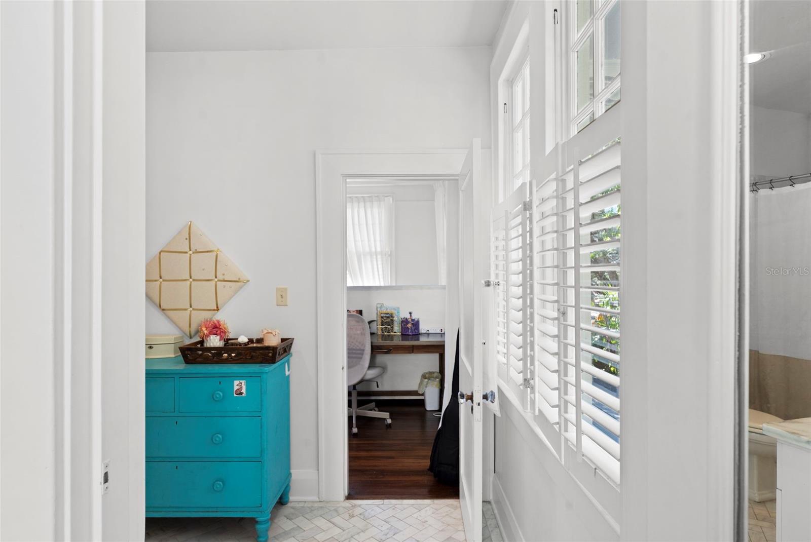 TB8523834