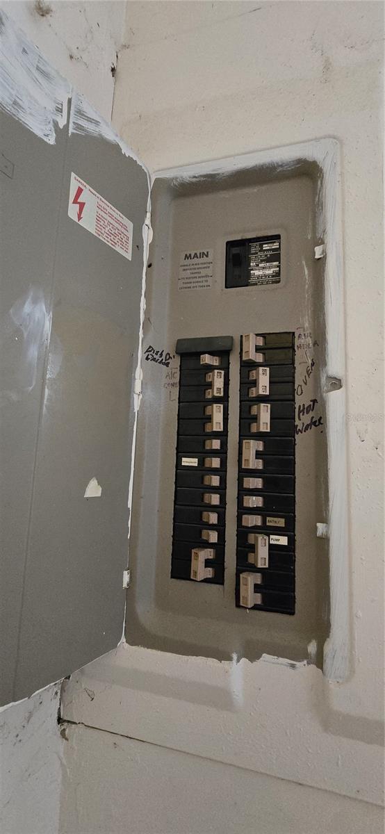 TB8523838