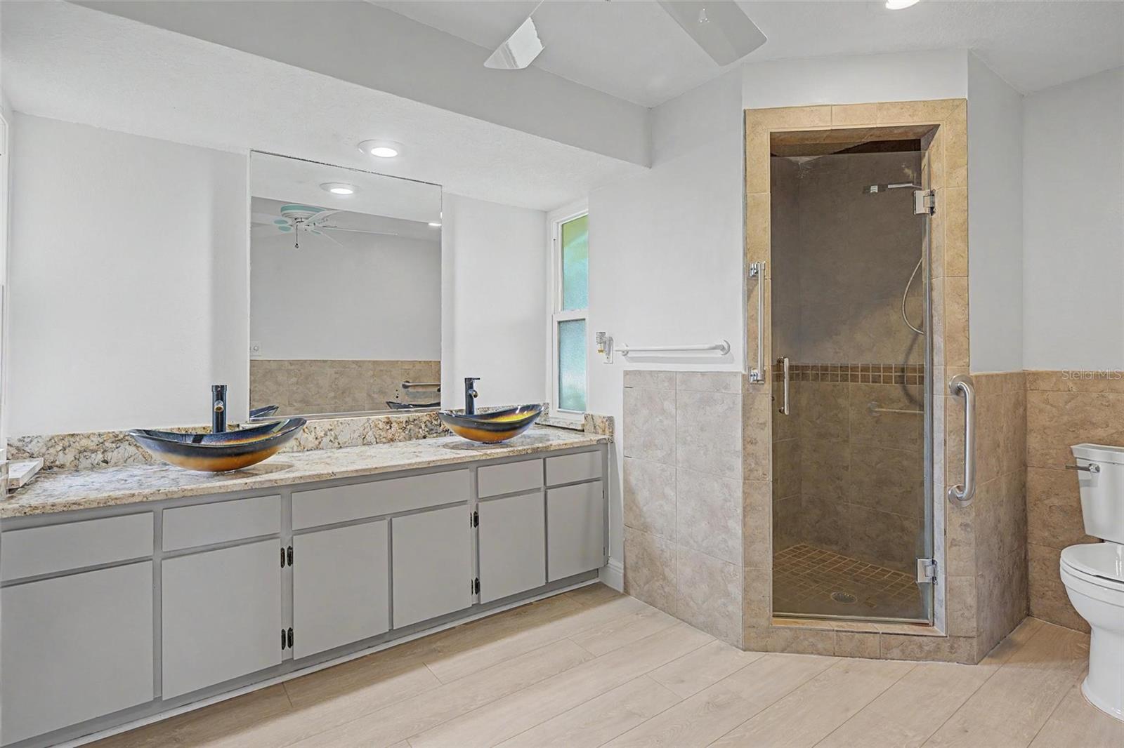 HUGE BATHROOM!