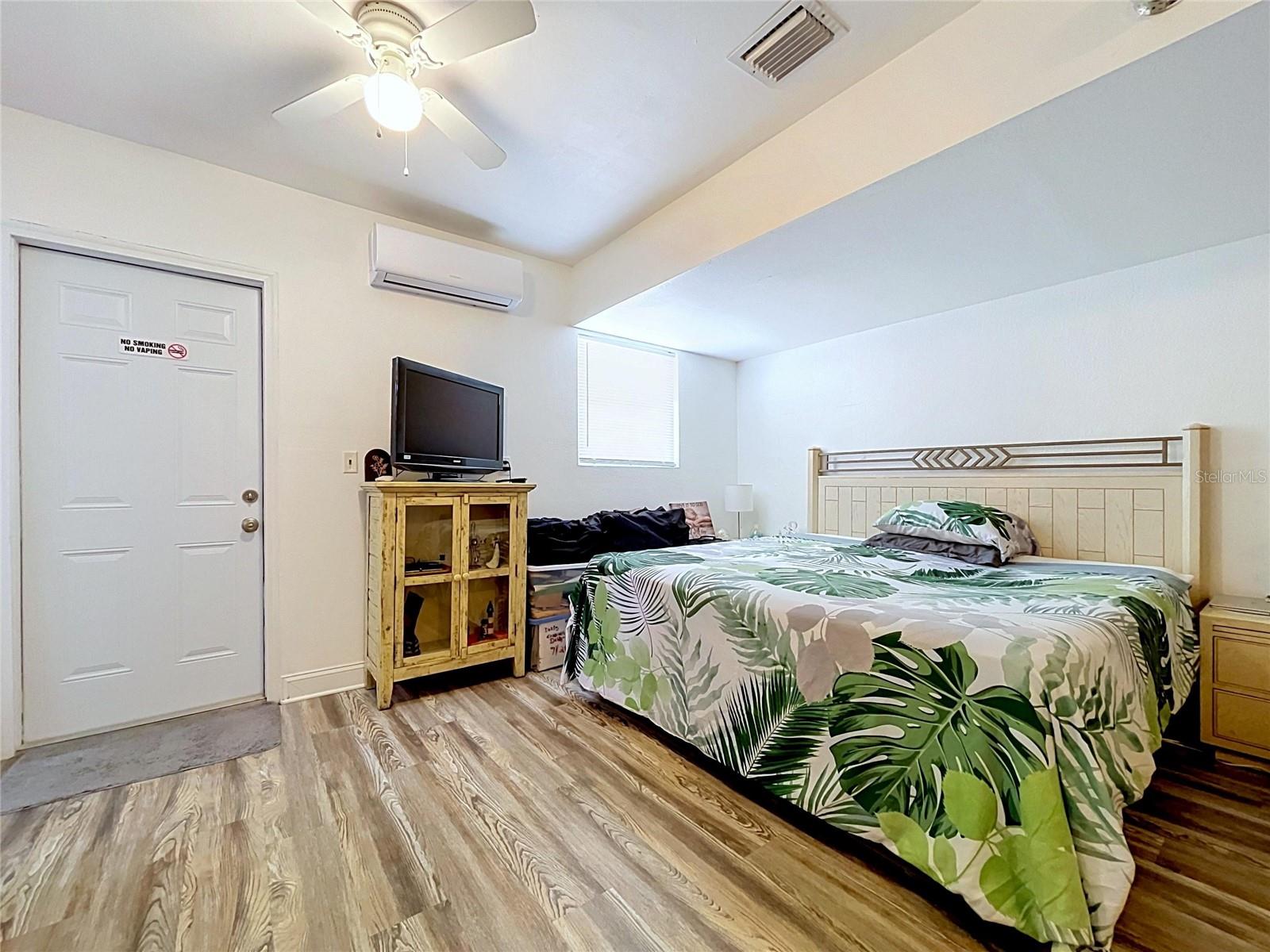 studio bedroom