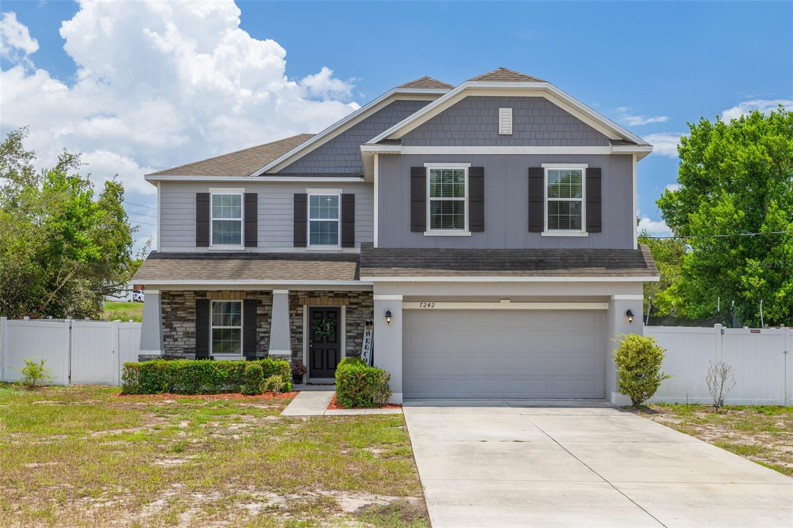 4 spacious bedrooms, 2.5 bathrooms, a versatile den/office that could serve as a potential 5th bedroom