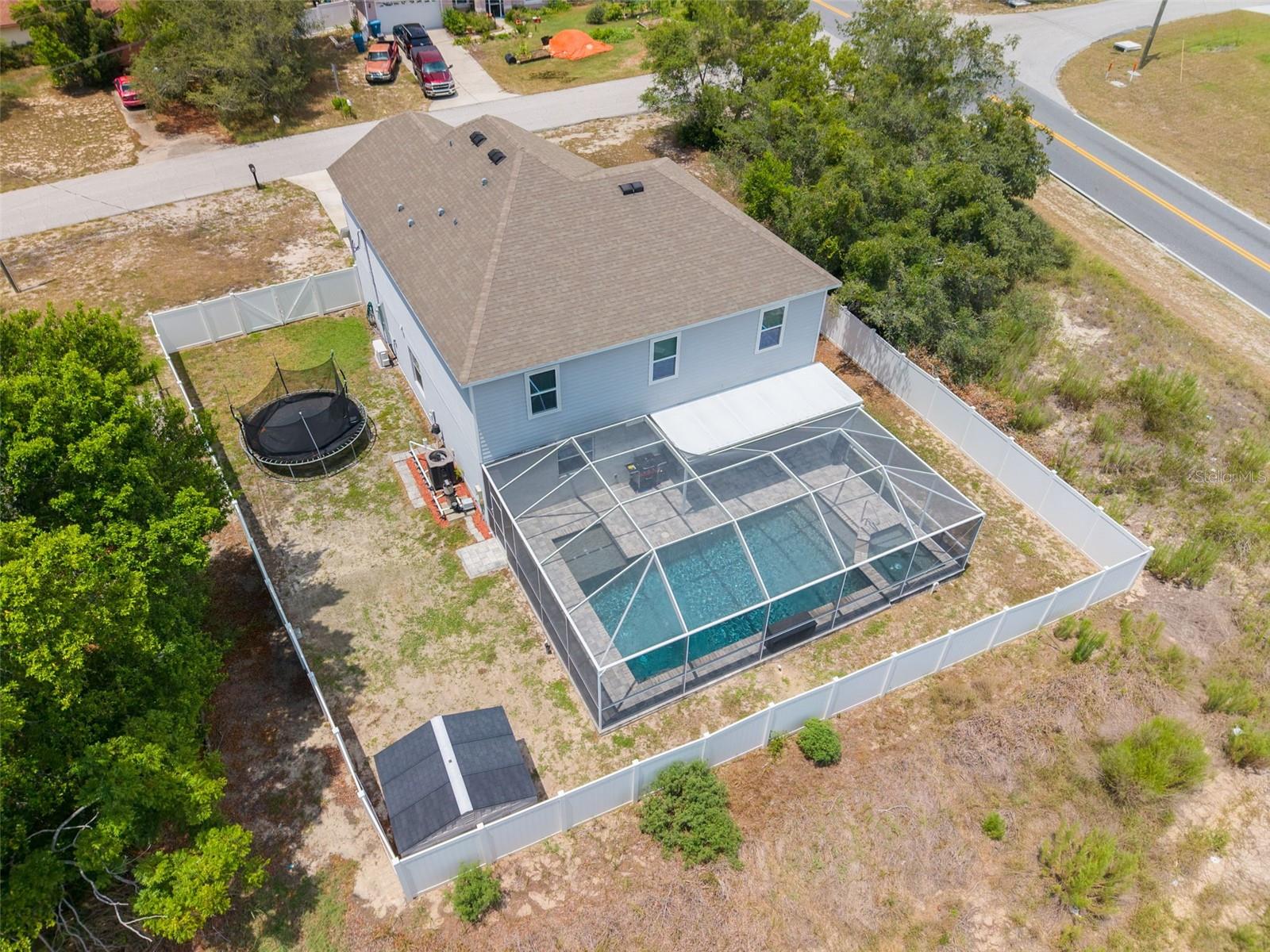 NO HOA and NO CDD!