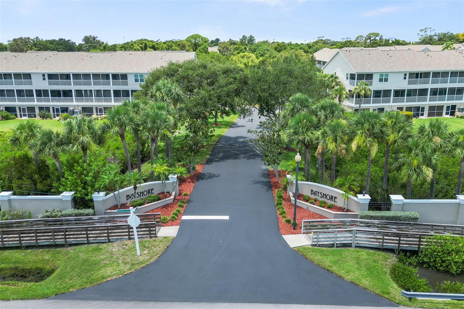 Entrance off of S Bayshore Blvd.