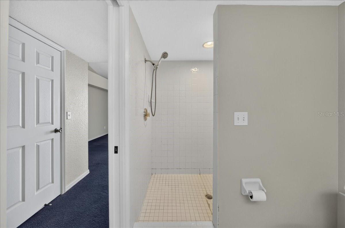 TB8523963