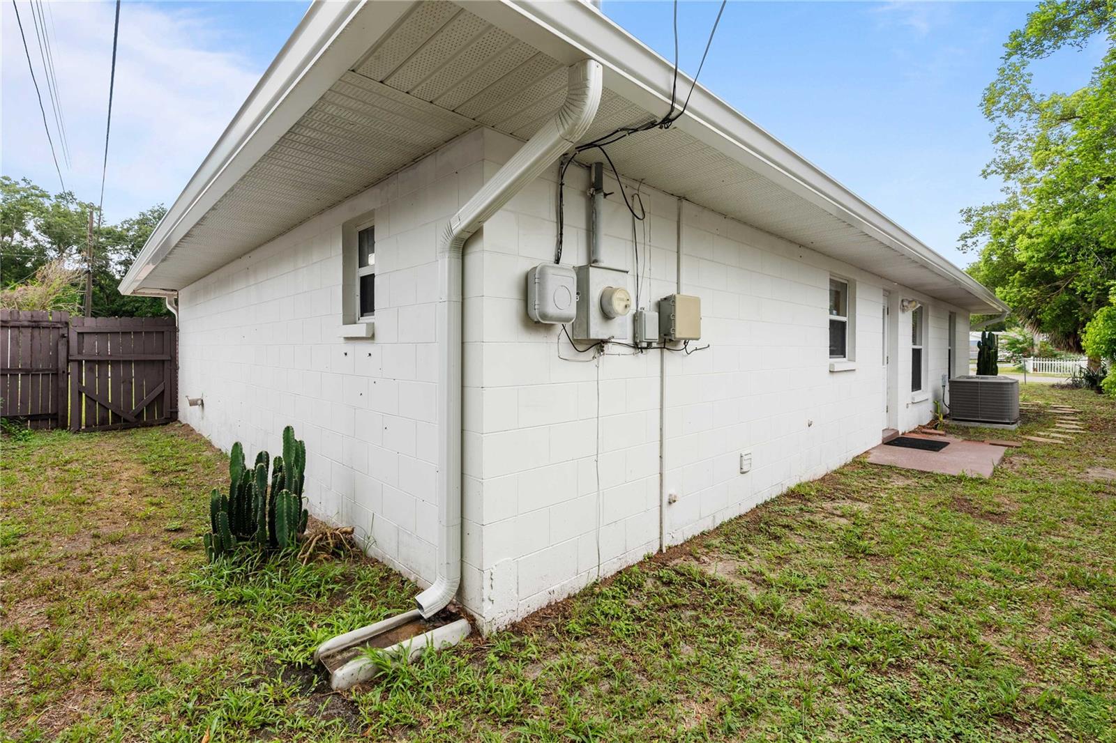 TB8523977