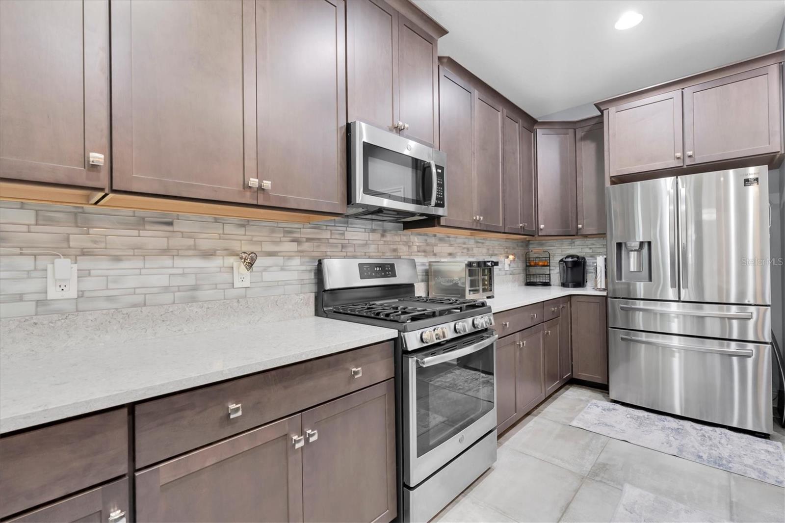 PLENTY OF CABINET & COUNTER SPACE