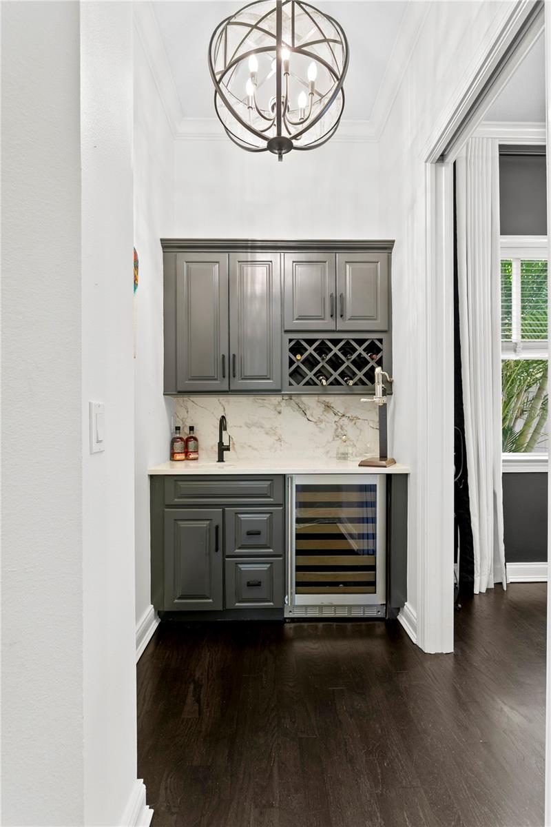 TB8523992
