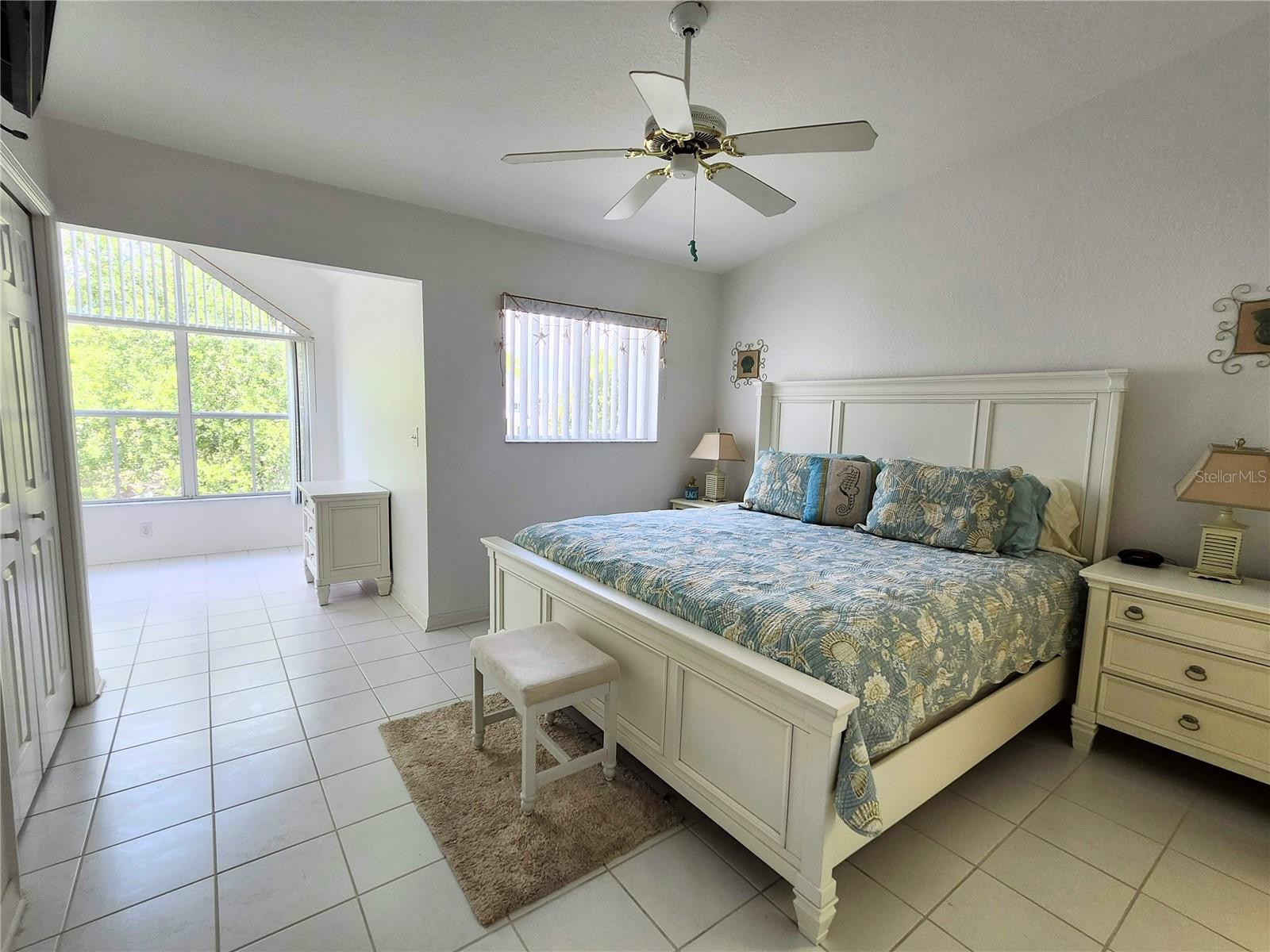 1st light & bright Primary suite 3rd floor