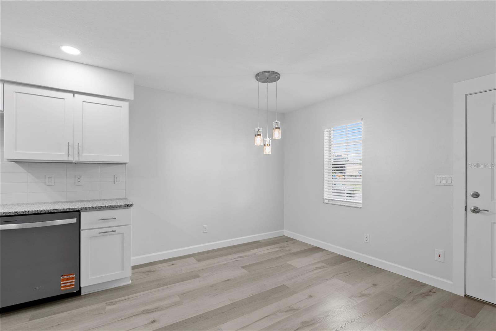 6225 Elmhurst Dr. Dinning Area