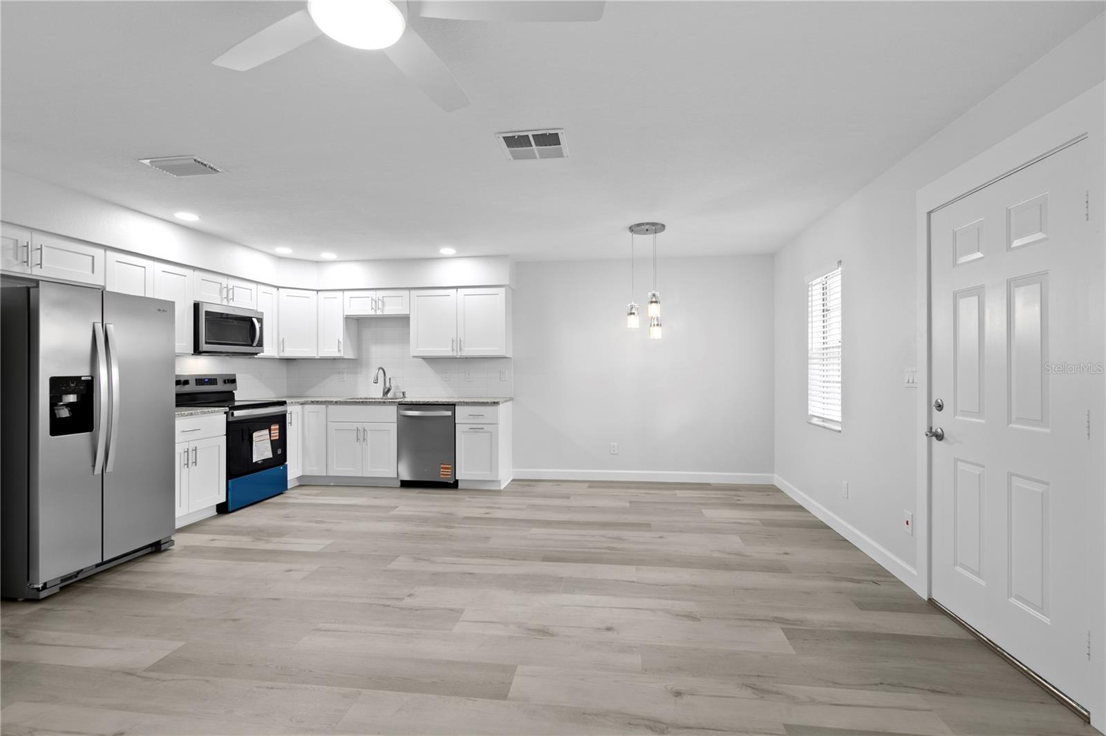6225 Elmhurst Dr. Great Room with Dining Area