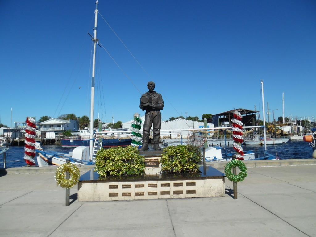 SPONGE DOCKS