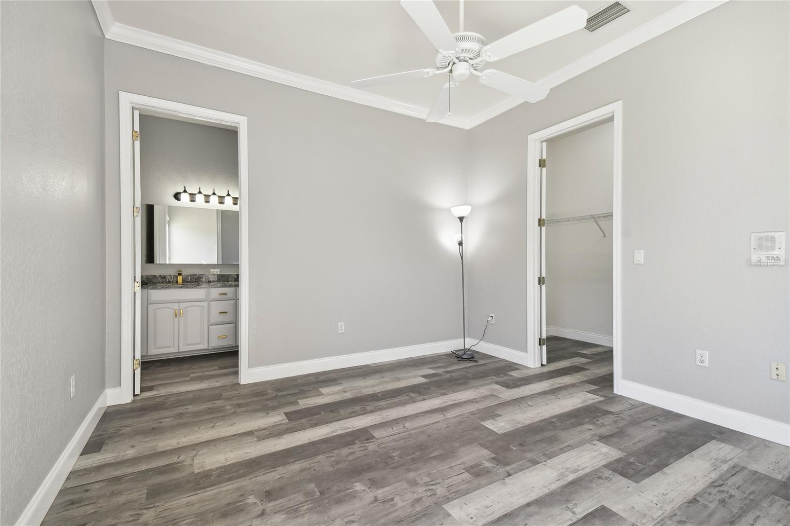TB8524089